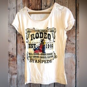 Rodeo Graphic Tee Size Medium Like New!